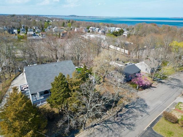2 Harding Ave, Plymouth, MA 02360