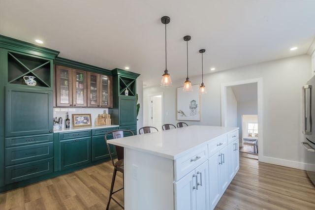2 Harding Ave, Plymouth, MA 02360