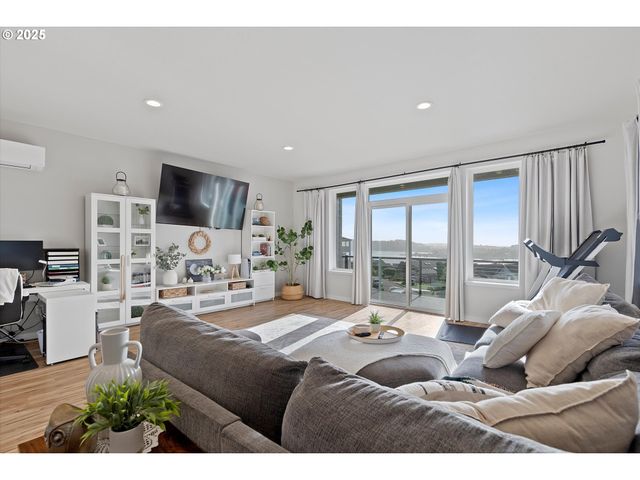 805 Se CRESCENT Pl, Newport, OR 97365