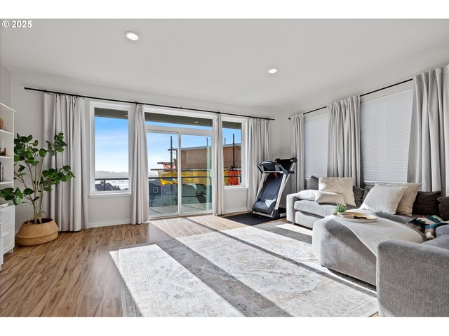 805 Se CRESCENT Pl, Newport, OR 97365