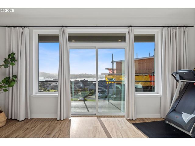 805 Se CRESCENT Pl, Newport, OR 97365