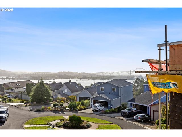 805 Se CRESCENT Pl, Newport, OR 97365