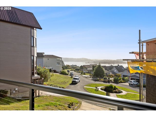 805 Se CRESCENT Pl, Newport, OR 97365