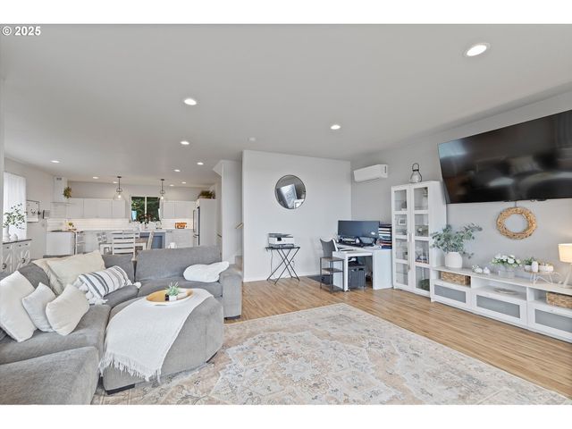 805 Se CRESCENT Pl, Newport, OR 97365