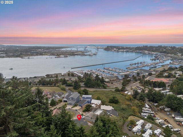 805 Se CRESCENT Pl, Newport, OR 97365