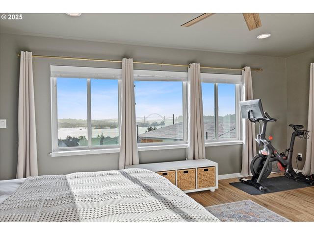 805 Se CRESCENT Pl, Newport, OR 97365