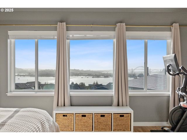 805 Se CRESCENT Pl, Newport, OR 97365