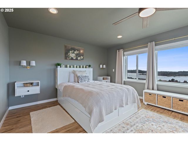 805 Se CRESCENT Pl, Newport, OR 97365