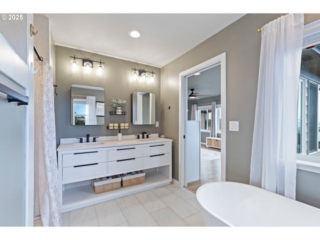 805 Se CRESCENT Pl, Newport, OR 97365