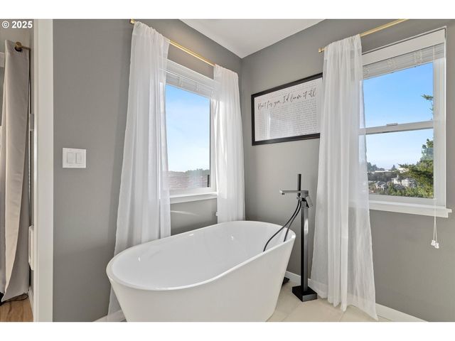 805 Se CRESCENT Pl, Newport, OR 97365