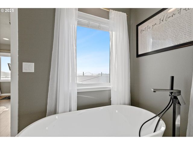 805 Se CRESCENT Pl, Newport, OR 97365