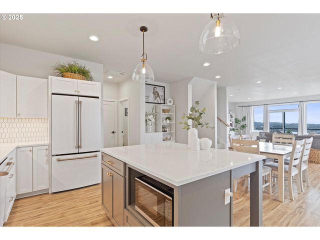 805 Se CRESCENT Pl, Newport, OR 97365