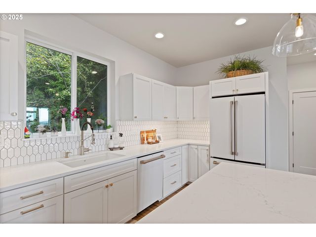 805 Se CRESCENT Pl, Newport, OR 97365