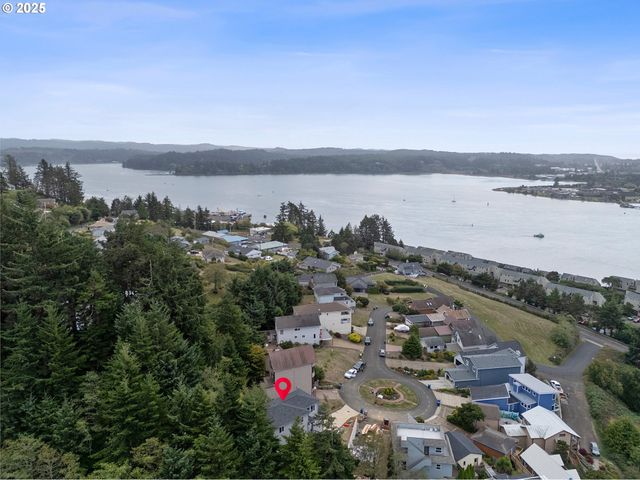 805 Se CRESCENT Pl, Newport, OR 97365