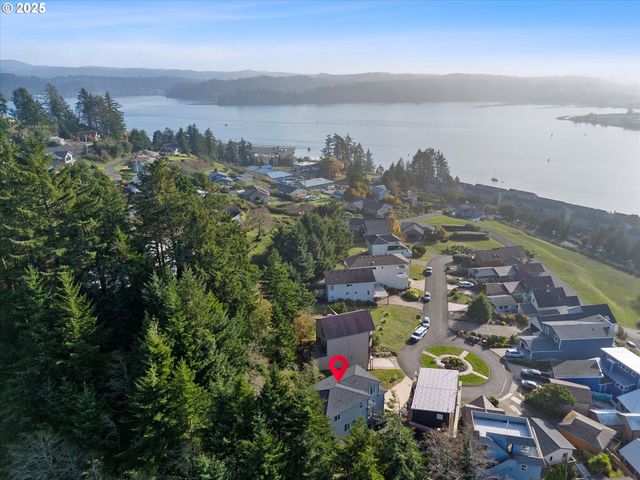 805 Se CRESCENT Pl, Newport, OR 97365