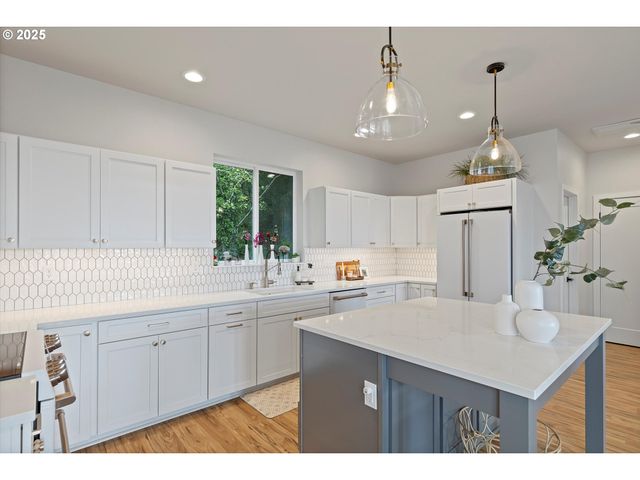 805 Se CRESCENT Pl, Newport, OR 97365