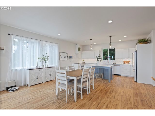 805 Se CRESCENT Pl, Newport, OR 97365