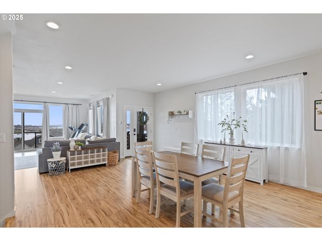 805 Se CRESCENT Pl, Newport, OR 97365