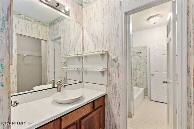 2105 WOOD HILL Drive 2105, Jacksonville, FL 32256