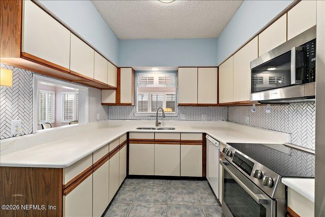 2105 WOOD HILL Drive 2105, Jacksonville, FL 32256
