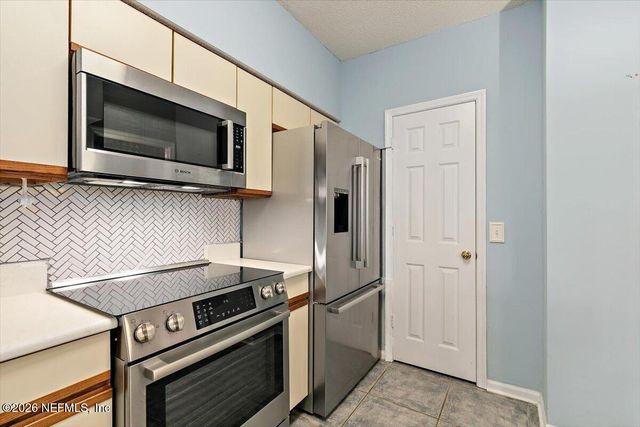2105 WOOD HILL Drive 2105, Jacksonville, FL 32256
