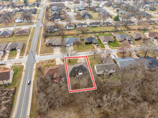 3115 W Edgewood Street, Springfield, MO 65807
