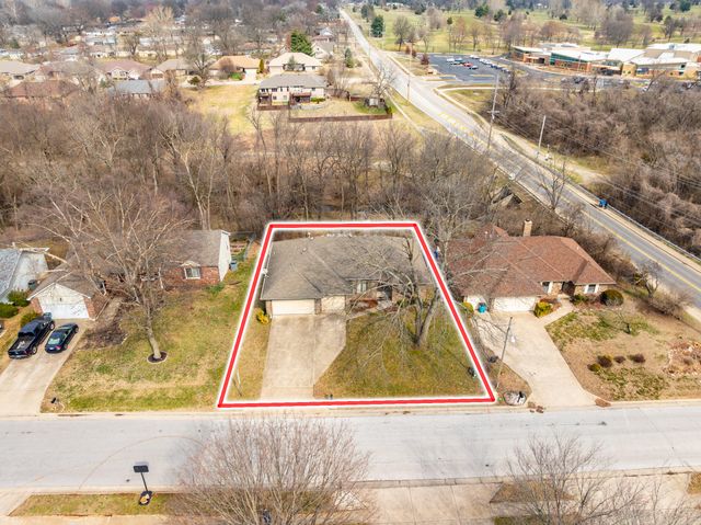 3115 W Edgewood Street, Springfield, MO 65807