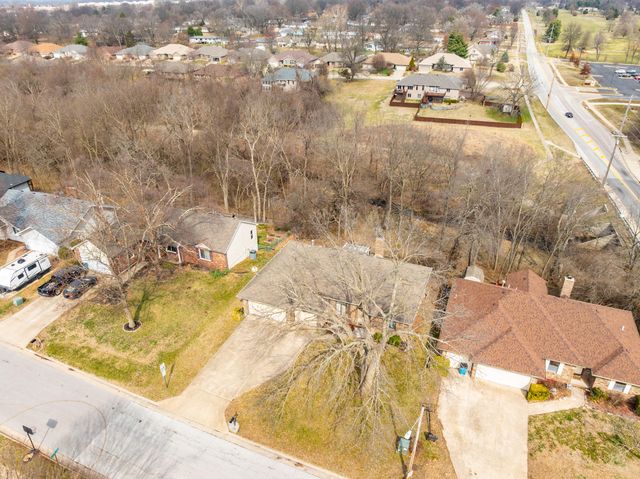 3115 W Edgewood Street, Springfield, MO 65807