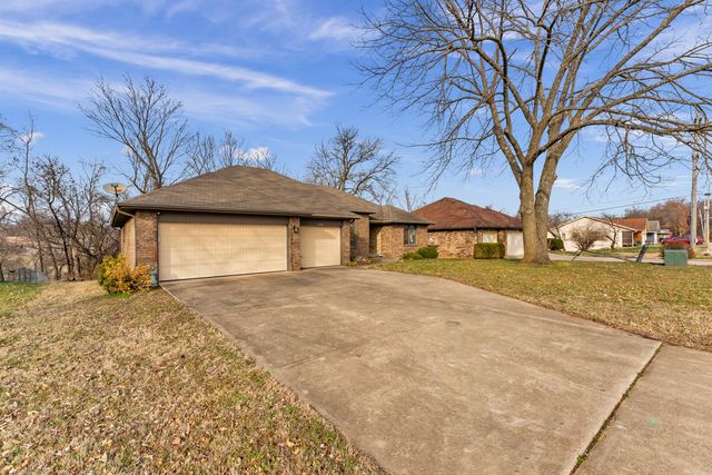 3115 W Edgewood Street, Springfield, MO 65807