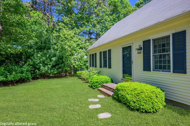 20 Bray Farm Road S, Yarmouth Port, MA 02675