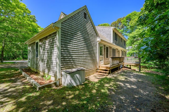 20 Bray Farm Road S, Yarmouth Port, MA 02675