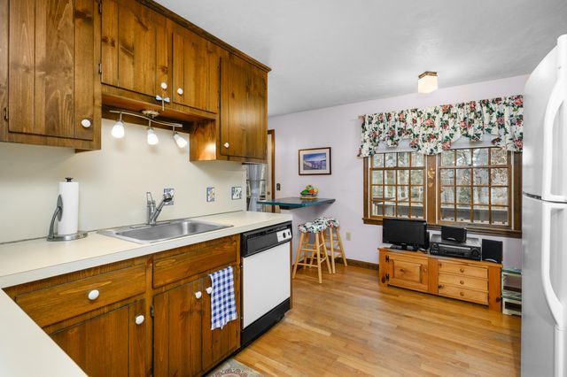 20 Bray Farm Road S, Yarmouth Port, MA 02675