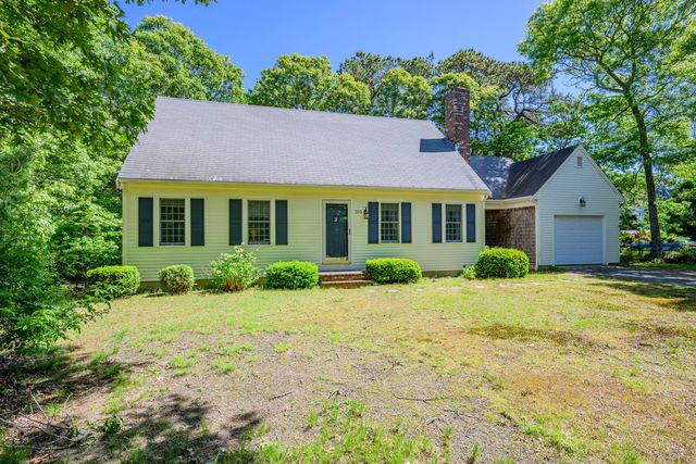 20 Bray Farm Road S, Yarmouth Port, MA 02675