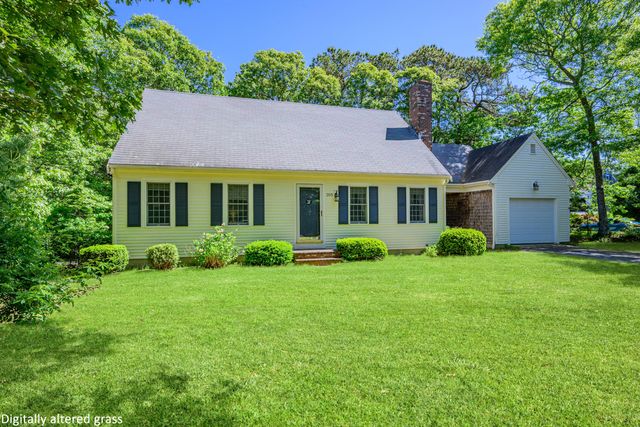 20 Bray Farm Road S, Yarmouth Port, MA 02675