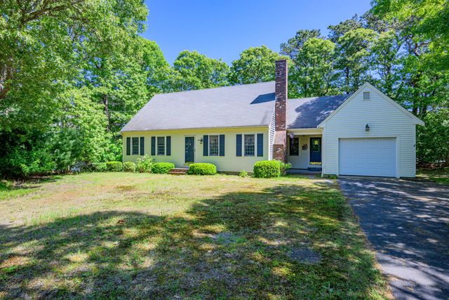 20 Bray Farm Road S, Yarmouth Port, MA 02675