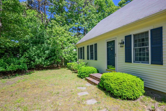 20 Bray Farm Road S, Yarmouth Port, MA 02675