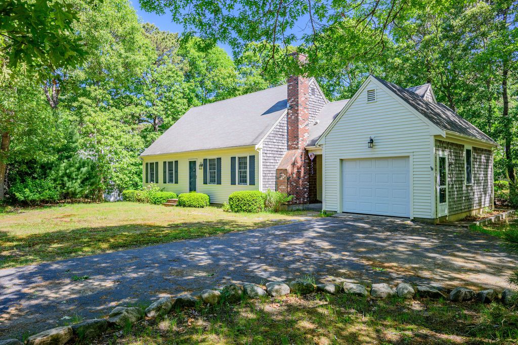 20 Bray Farm Road S, Yarmouth Port, MA 02675