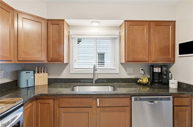 131 Forest Boulevard, Avon Lake, OH 44012