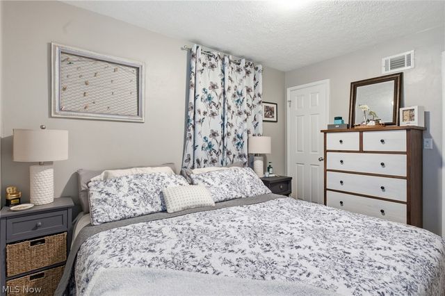 131 Forest Boulevard, Avon Lake, OH 44012