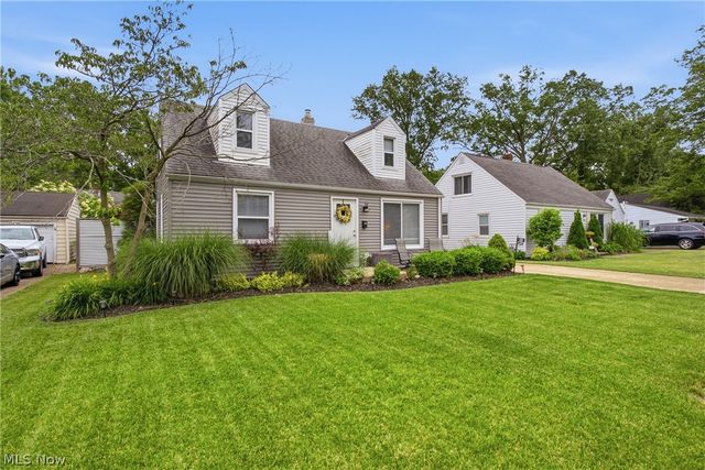 131 Forest Boulevard, Avon Lake, OH 44012