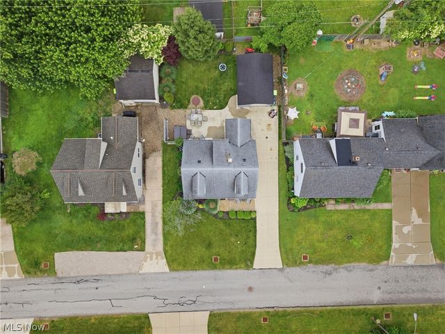 131 Forest Boulevard, Avon Lake, OH 44012