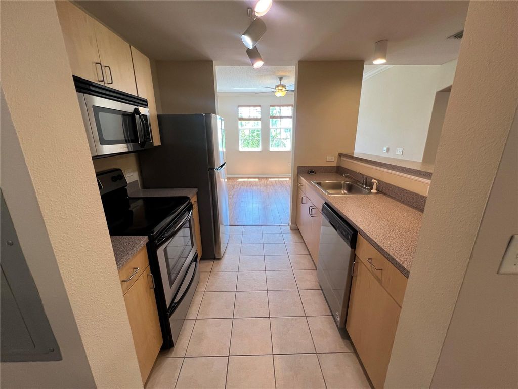533 NE 3rd Avenue 508, Fort Lauderdale, FL 33301