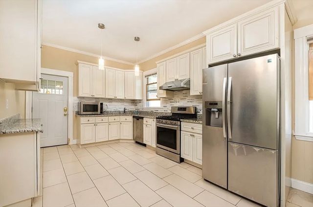 161 Walnut St 1, Newton, MA 02460