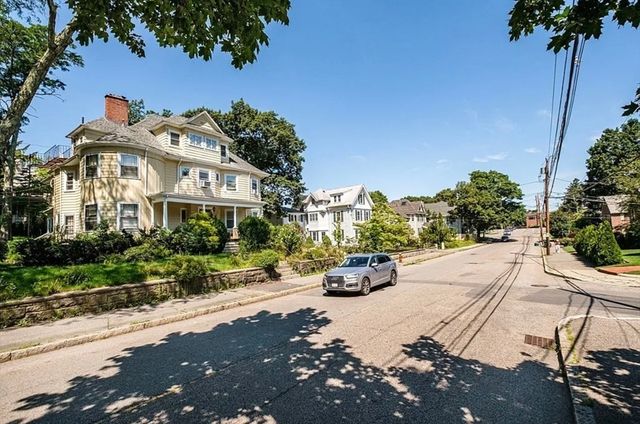161 Walnut St 1, Newton, MA 02460