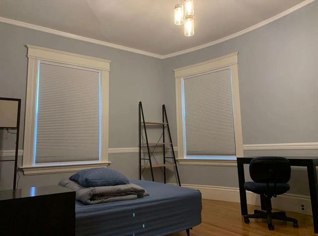 161 Walnut St 1, Newton, MA 02460