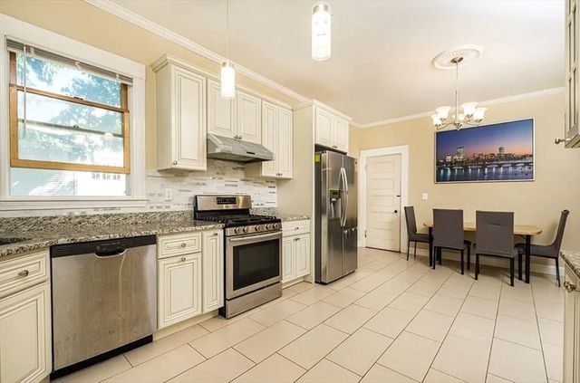 161 Walnut St 1, Newton, MA 02460