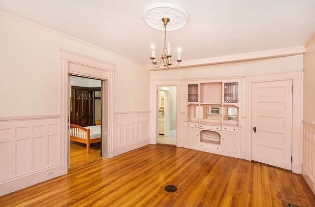 161 Walnut St 1, Newton, MA 02460