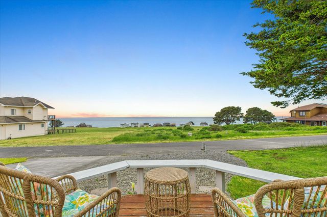 104 Sea View Road, Shelter Cove, CA 95589