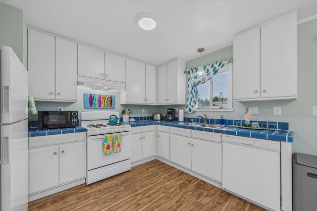 104 Sea View Road, Shelter Cove, CA 95589