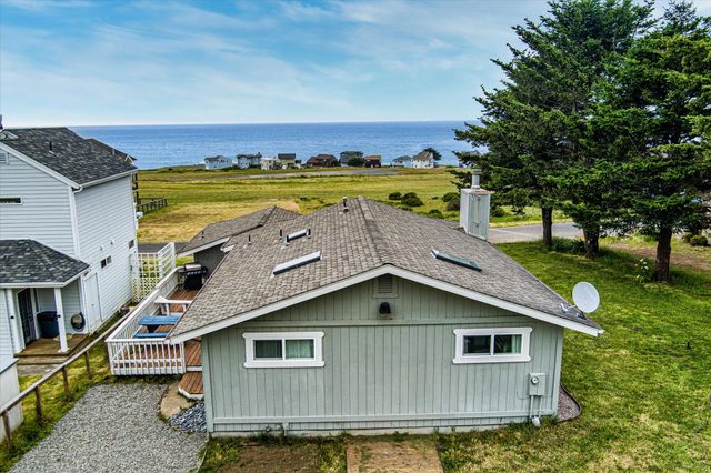 104 Sea View Road, Shelter Cove, CA 95589
